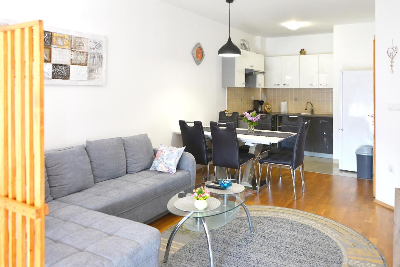 Lungo Mare Apartment With Terrace Πούλα Εξωτερικό φωτογραφία