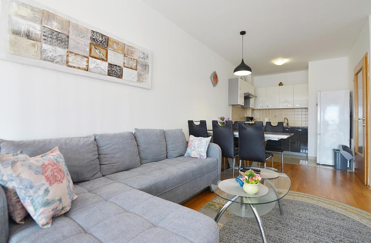 Lungo Mare Apartment With Terrace Πούλα Εξωτερικό φωτογραφία