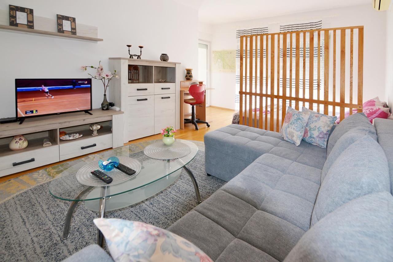 Lungo Mare Apartment With Terrace Πούλα Εξωτερικό φωτογραφία