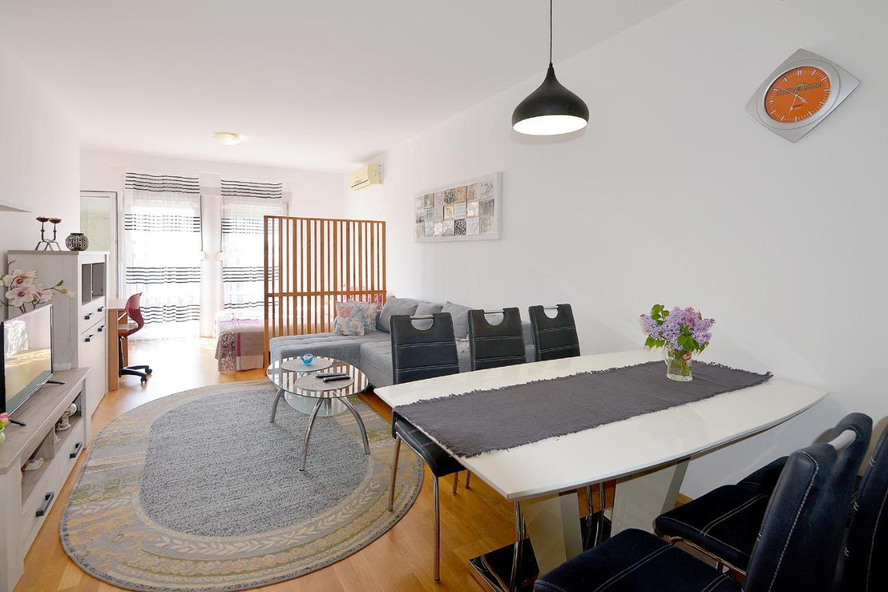 Lungo Mare Apartment With Terrace Πούλα Εξωτερικό φωτογραφία