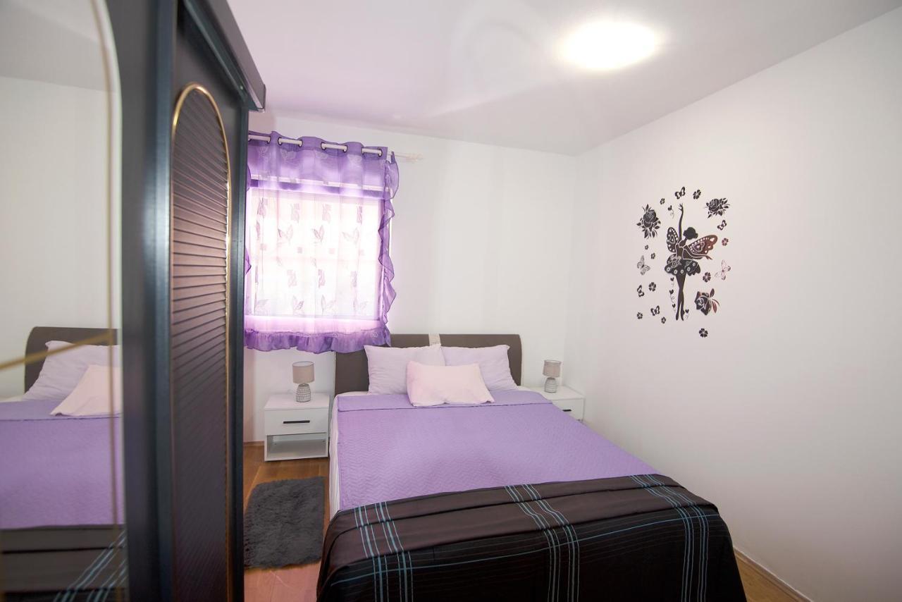 Lungo Mare Apartment With Terrace Πούλα Εξωτερικό φωτογραφία