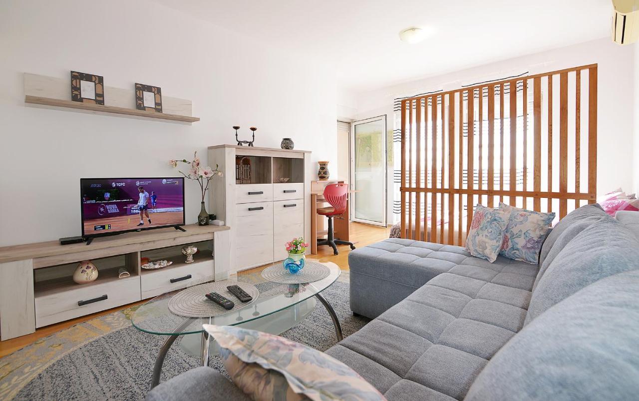Lungo Mare Apartment With Terrace Πούλα Εξωτερικό φωτογραφία