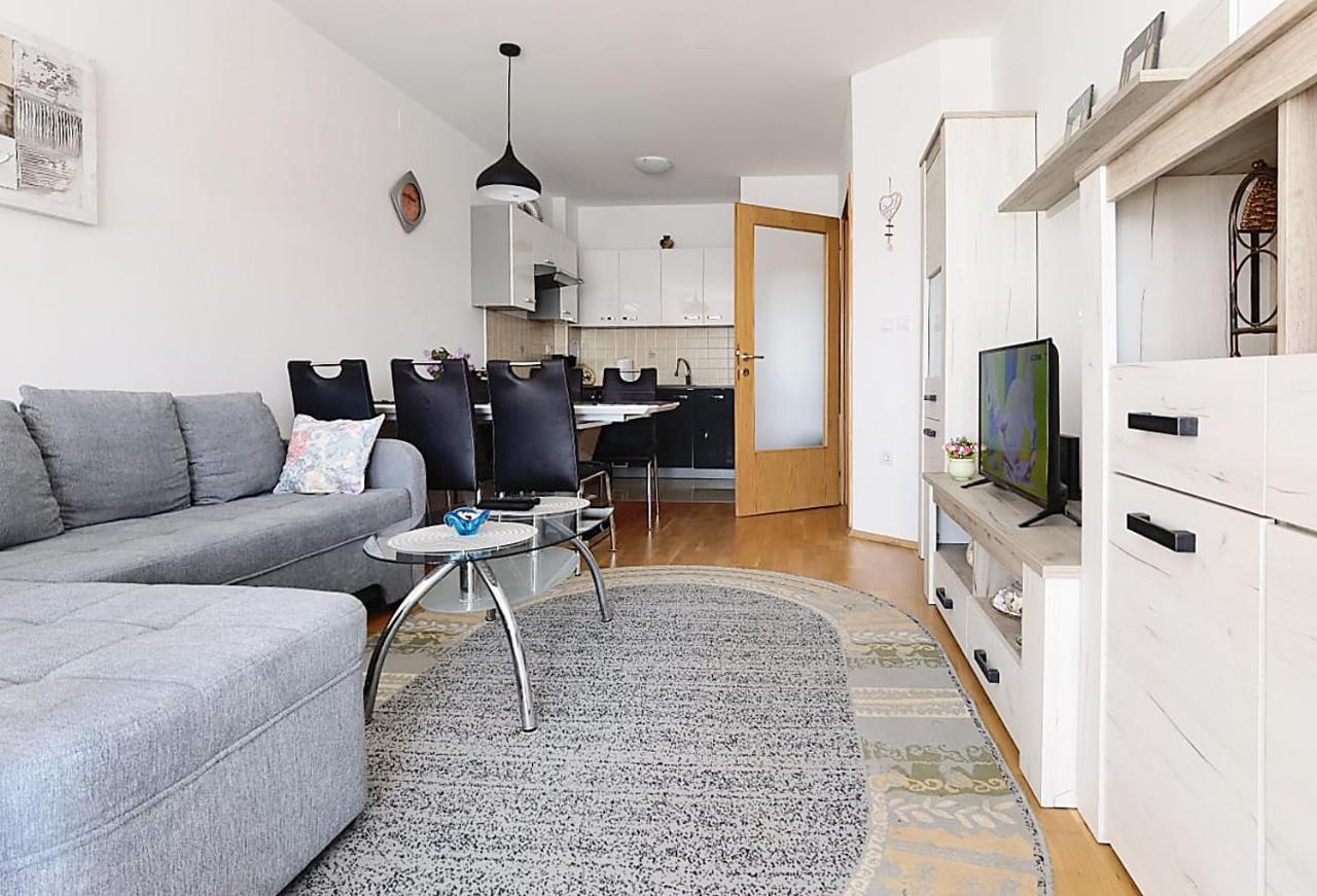 Lungo Mare Apartment With Terrace Πούλα Εξωτερικό φωτογραφία