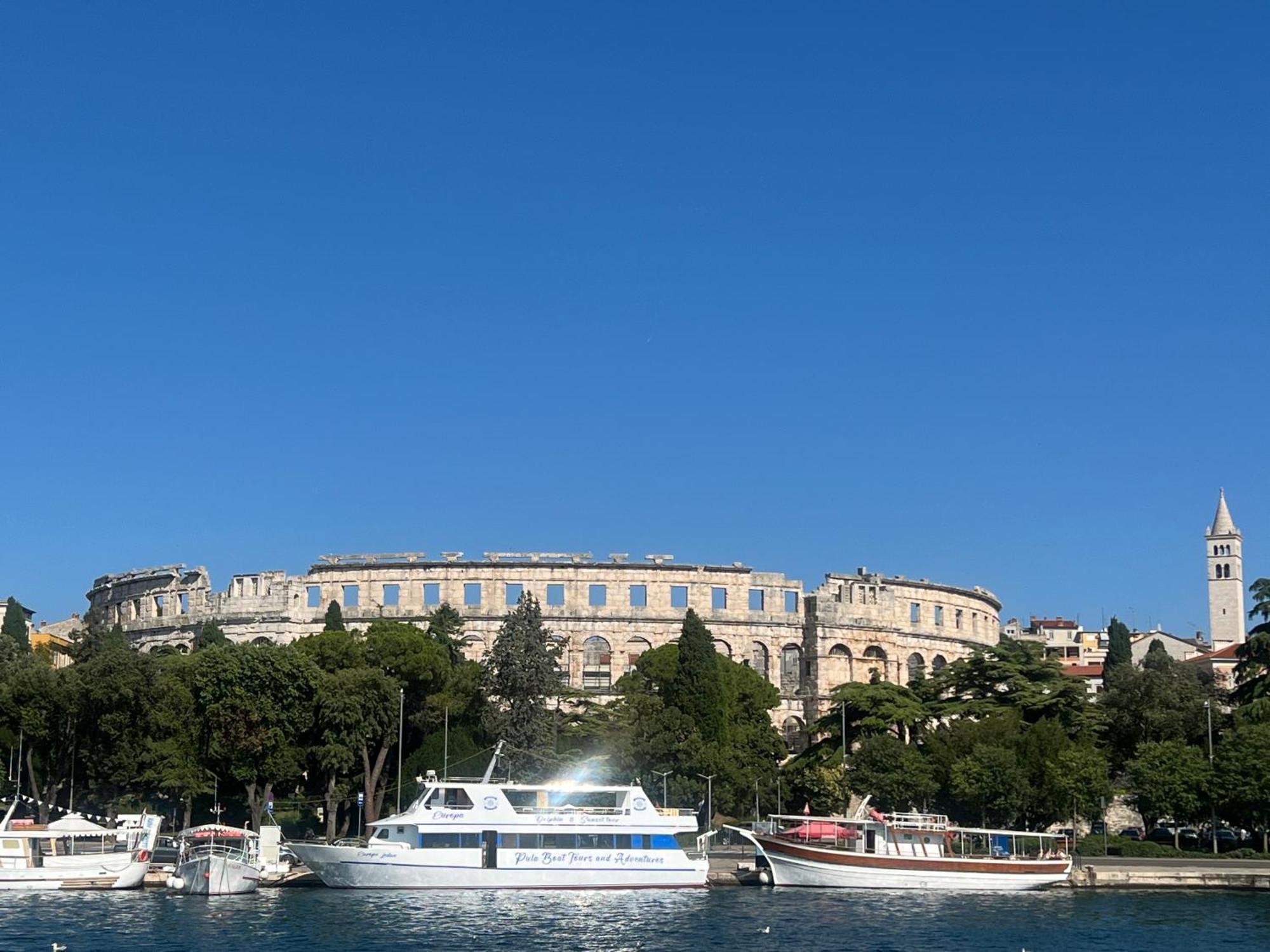 Lungo Mare Apartment With Terrace Πούλα Εξωτερικό φωτογραφία